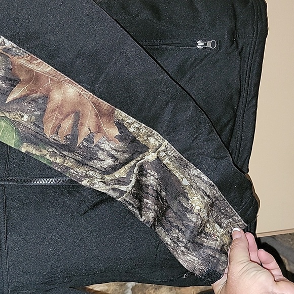 Men's Camo Zipup Jacket - Picture 4 of 7